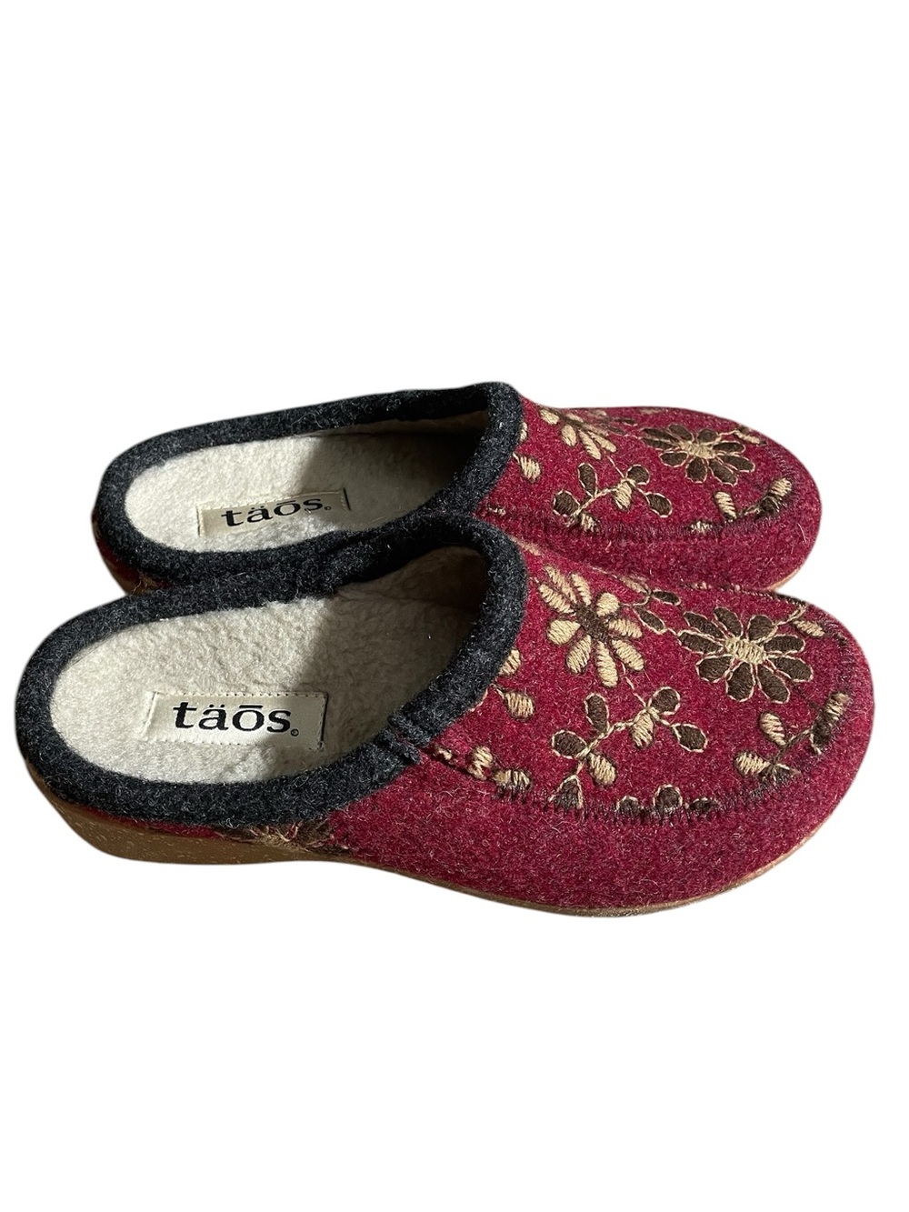 Y9- Woolflower Taos Women's 8 (38) Red Floral Felt Clog Slippers